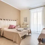 Villamari فندق مبيت وإفطار 3*